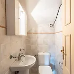 Dom wakacyjny Avia's Seaside Hideaway With Lush Garden