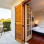 Avia's Seaside Hideaway With Lush Garden Dom wakacyjny *