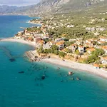 Avia's Seaside Hideaway With Lush Garden