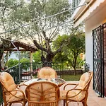 Avia's Seaside Hideaway With Lush Garden Avía