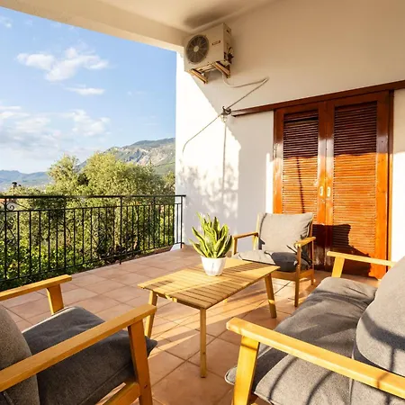 Avia's Seaside Hideaway With Lush Garden * Avía