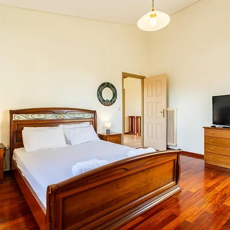 Avia's Seaside Hideaway With Lush Garden