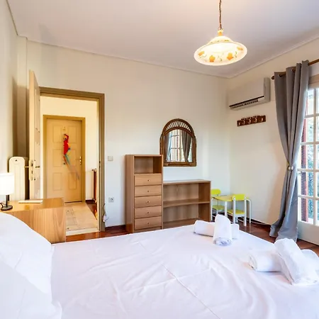 Σπίτι διακοπών Avia's Seaside Hideaway With Lush Garden