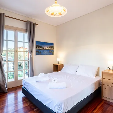 Tatil Evi Avia's Seaside Hideaway With Lush Garden Avía