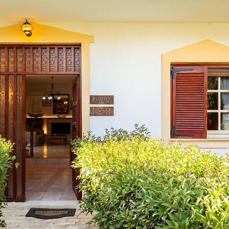 Avia's Seaside Hideaway With Lush Garden * Avía