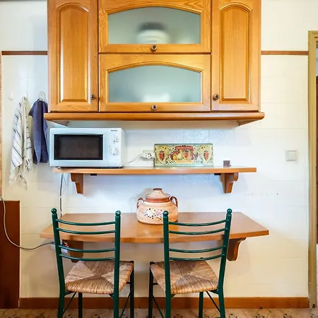 Avia's Seaside Hideaway With Lush Garden