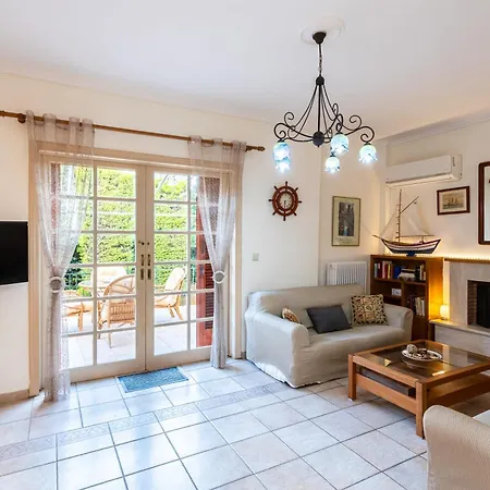 Holiday home Avia's Seaside Hideaway With Lush Garden *