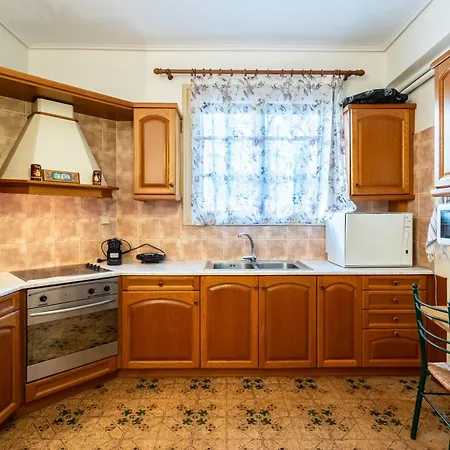 Avia's Seaside Hideaway With Lush Garden Avia