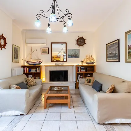 Avia's Seaside Hideaway With Lush Garden Tatil Evi Avía