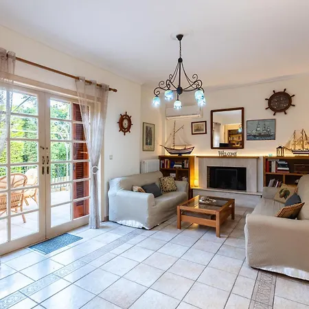 Avia's Seaside Hideaway With Lush Garden Avia