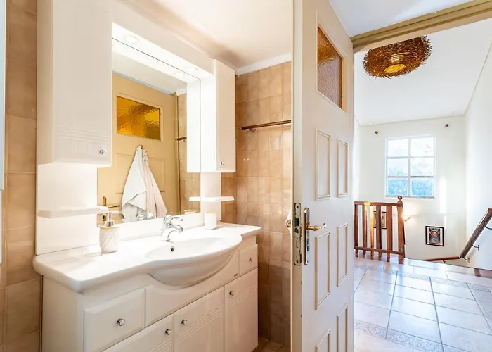 Avia's Seaside Hideaway With Lush Garden *