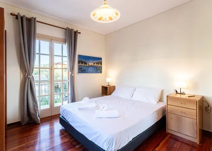 Дом отдыха Avia's Seaside Hideaway With Lush Garden Avia