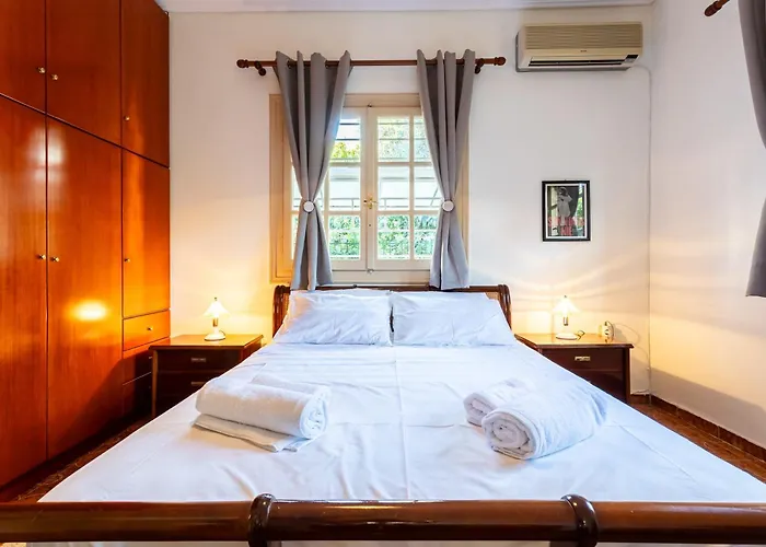 Avia's Seaside Hideaway With Lush Garden Дом отдыха Avia