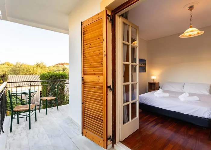 Avia's Seaside Hideaway With Lush Garden Prázdninový dům *