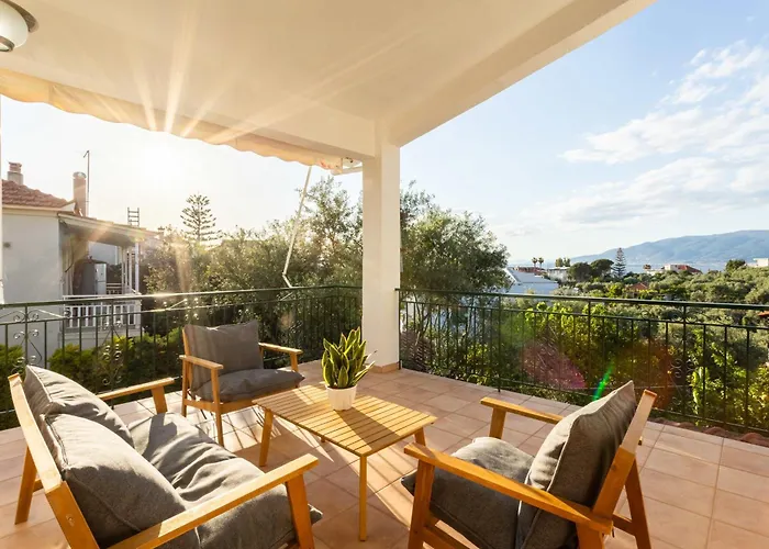 Avia's Seaside Hideaway With Lush Garden Дом отдыха *