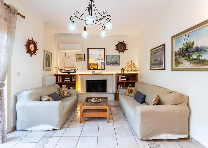 Avia's Seaside Hideaway With Lush Garden Дом отдыха Avia