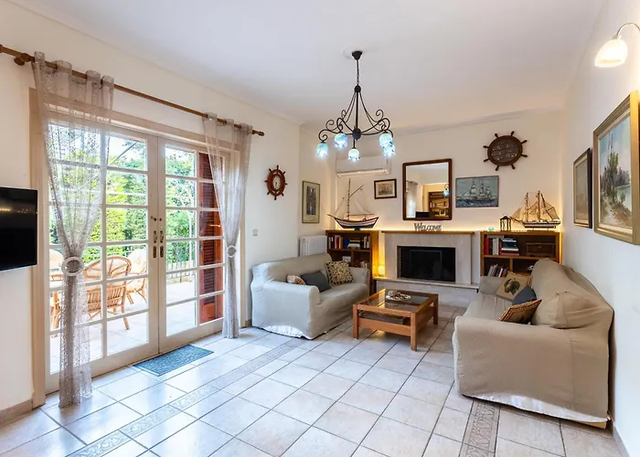 Avia's Seaside Hideaway With Lush Garden Avía