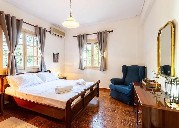 Avia's Seaside Hideaway With Lush Garden Дом отдыха Avia